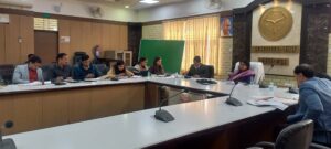 district officer meeting : गंगा एक्सप्रेसवे निर्माण में आ रही बाधाओं को दूर करने हेतु जिला अधिकारी की बैठक ?