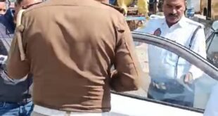 Jaunpur police:ने "आपरेशन ब्लैक फिल्म अभियान" के तहत ब्लैक फिल्म लगे वाहनें पर कसा शिकंजा, वाहनों से हटवाया गया हूटर व ब्लैक फिल्म