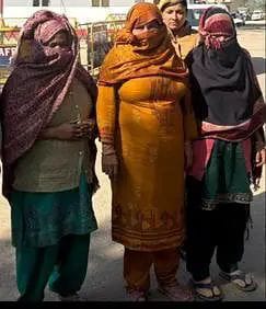 Women arrested : सोने के 24 जोड़ी टॉप्स चोरी करने वालीं महिलाएं गिरफ्तार ?