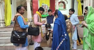 Food offerings distributed : होली महोत्सव के अंतर्गत संत-महात्माओं, निर्धन-निराश्रितों एवं अवश्यतामंद भक्तजनों को भोजन प्रसाद वितरित ?