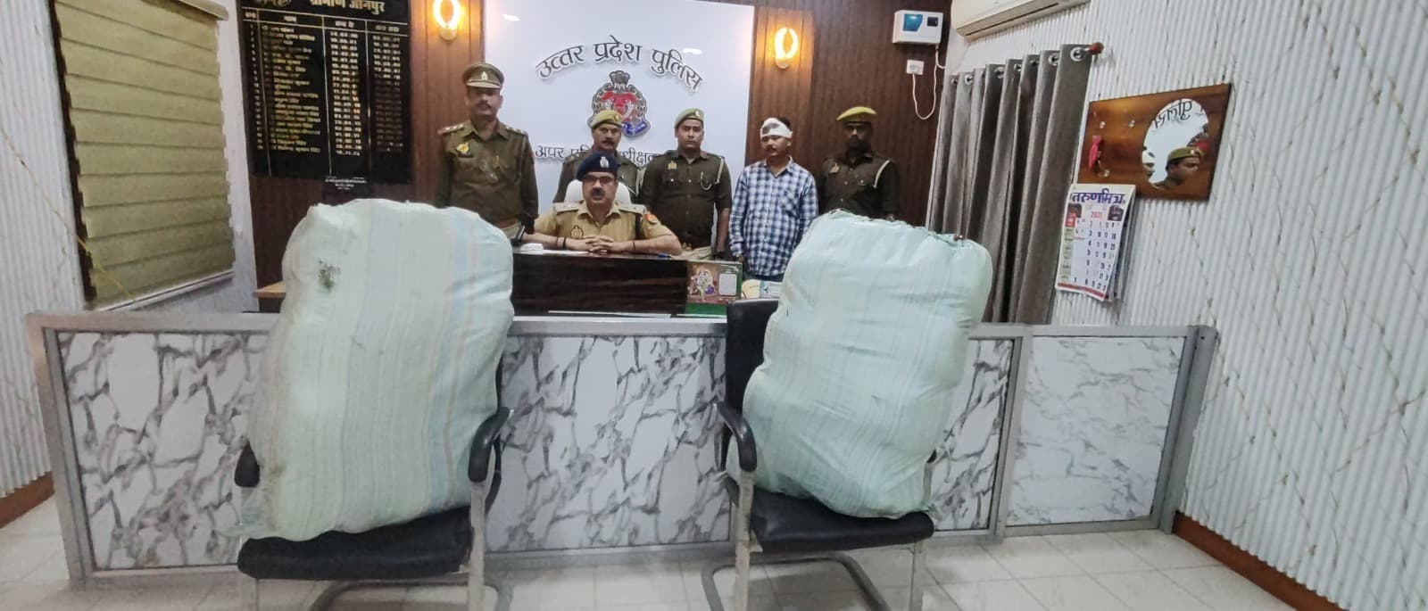 Arrested with : मड़ियाहूँ पुलिस टीम ने 50 किलोग्राम गांजा व 01 स्वीफ्ट डिजायर के साथ गिरफ्तार ?