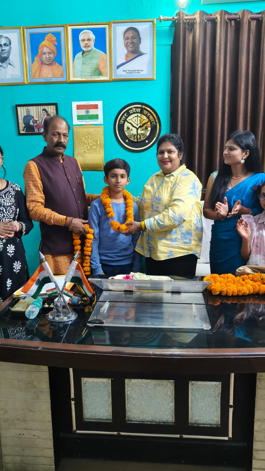 Sports officer honored : शूटिंग में गोल्ड मेडल जीतने पर क्षितिज शर्मा को जिला खेल अधिकारी ने किया सम्मानित ?