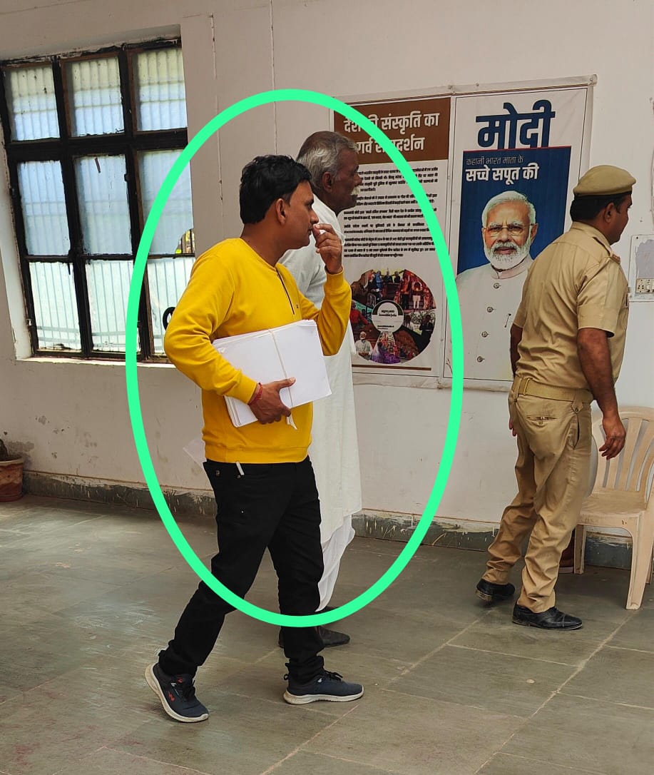 Private employees : धौलाना तहसील में प्राइवेट कर्मचारियों की भरमार प्रशासन को देना होगा ध्यान ?