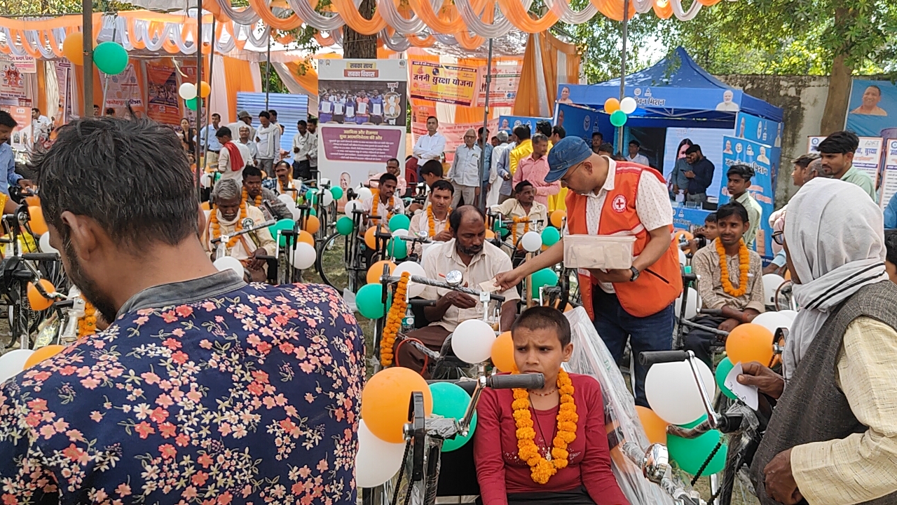 Development Exhibition : 8 वर्ष यू.पी.भारत का ग्रोथ इंजन की सरदार बल्लभ भाई पटेल प्रेक्षागृह में तीन दिवसीय विकास प्रदर्शनी ?