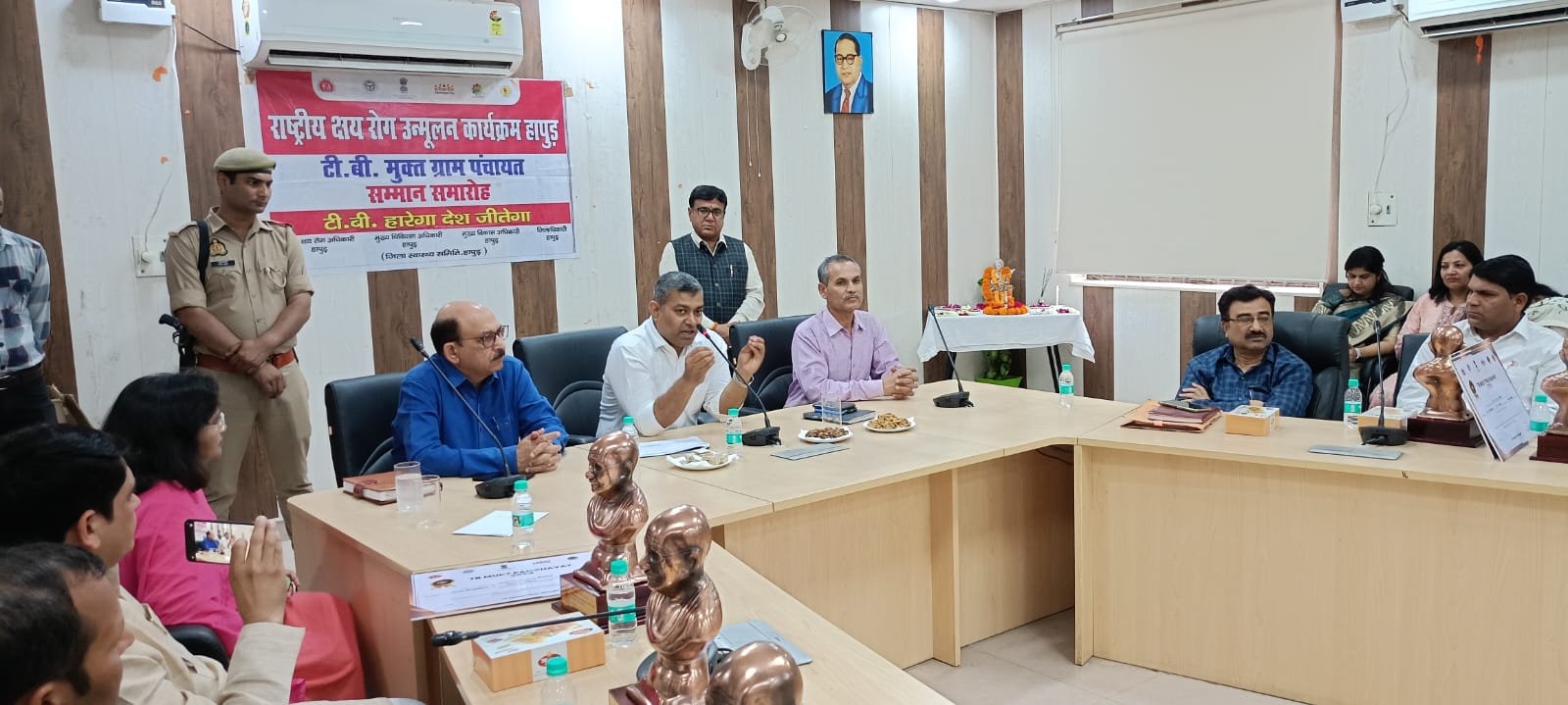 Was awarded the : टी0 बी0 मुक्त पंचायत को किया गया पुरस्कृत ?