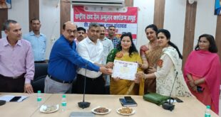 Was awarded the : टी0 बी0 मुक्त पंचायत को किया गया पुरस्कृत ?