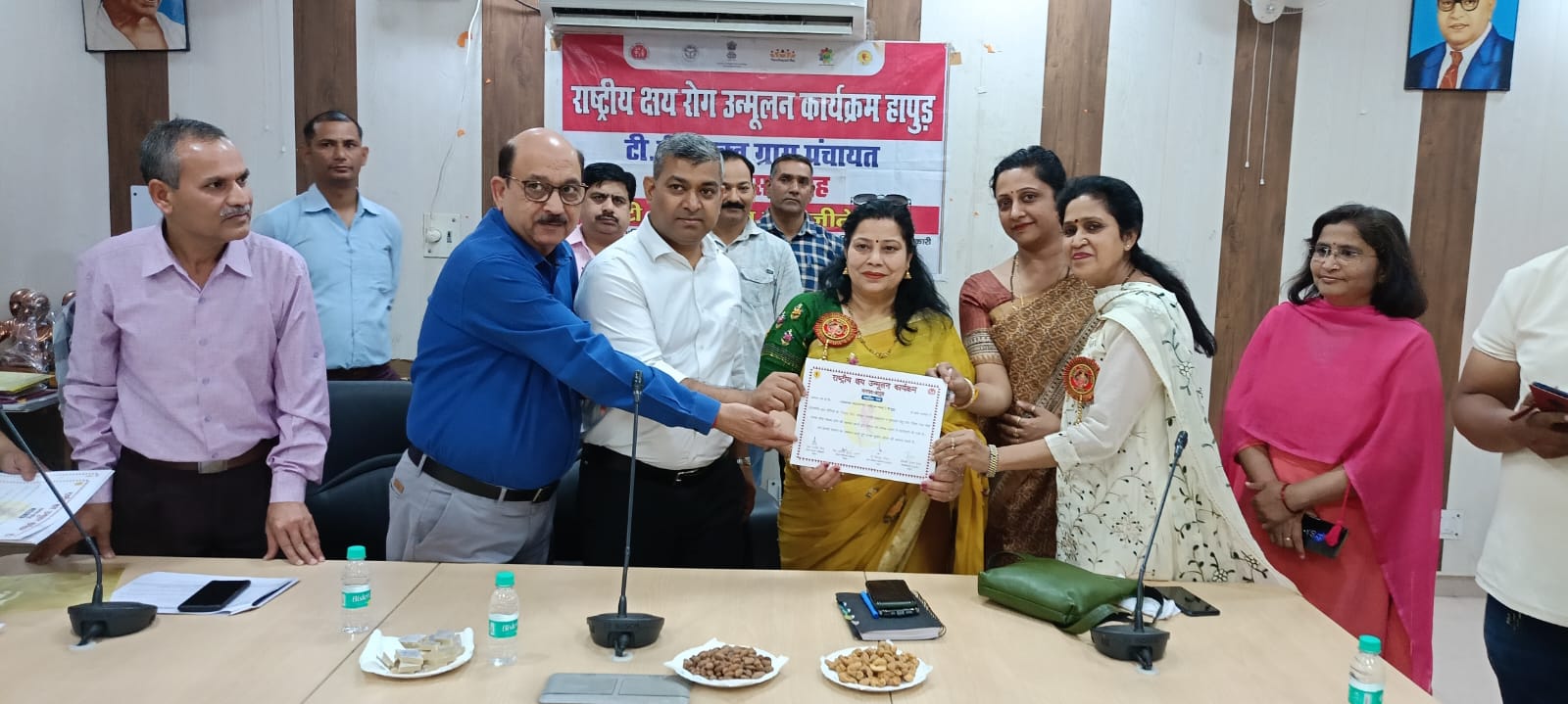 Was awarded the : टी0 बी0 मुक्त पंचायत को किया गया पुरस्कृत ?