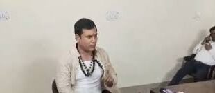 Press Conference : गाजियाबाद में BJP विधायक नंदकिशोर गुर्जर ने फटे कुर्ते में प्रेस कॉन्फ्रेंस ?