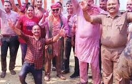 Threw Abir Gulal : ढोल नगाड़ों की थाप पर जमकर उड़ाया अबीर गुलाल ?