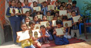 Awarded with result and shield : एच एम शिक्षा सदन जूनियर हाई स्कूल में पढ़ रहे बच्चों को रिजल्ट व शील्डं देकर सम्मानित ?