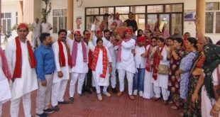 Meeting of workers : जिला अध्यक्ष के नेतृत्व में समाजवादी पार्टी हापुड़ के पदाधिकारीगण व कार्यकर्ताओं की बैठक ?