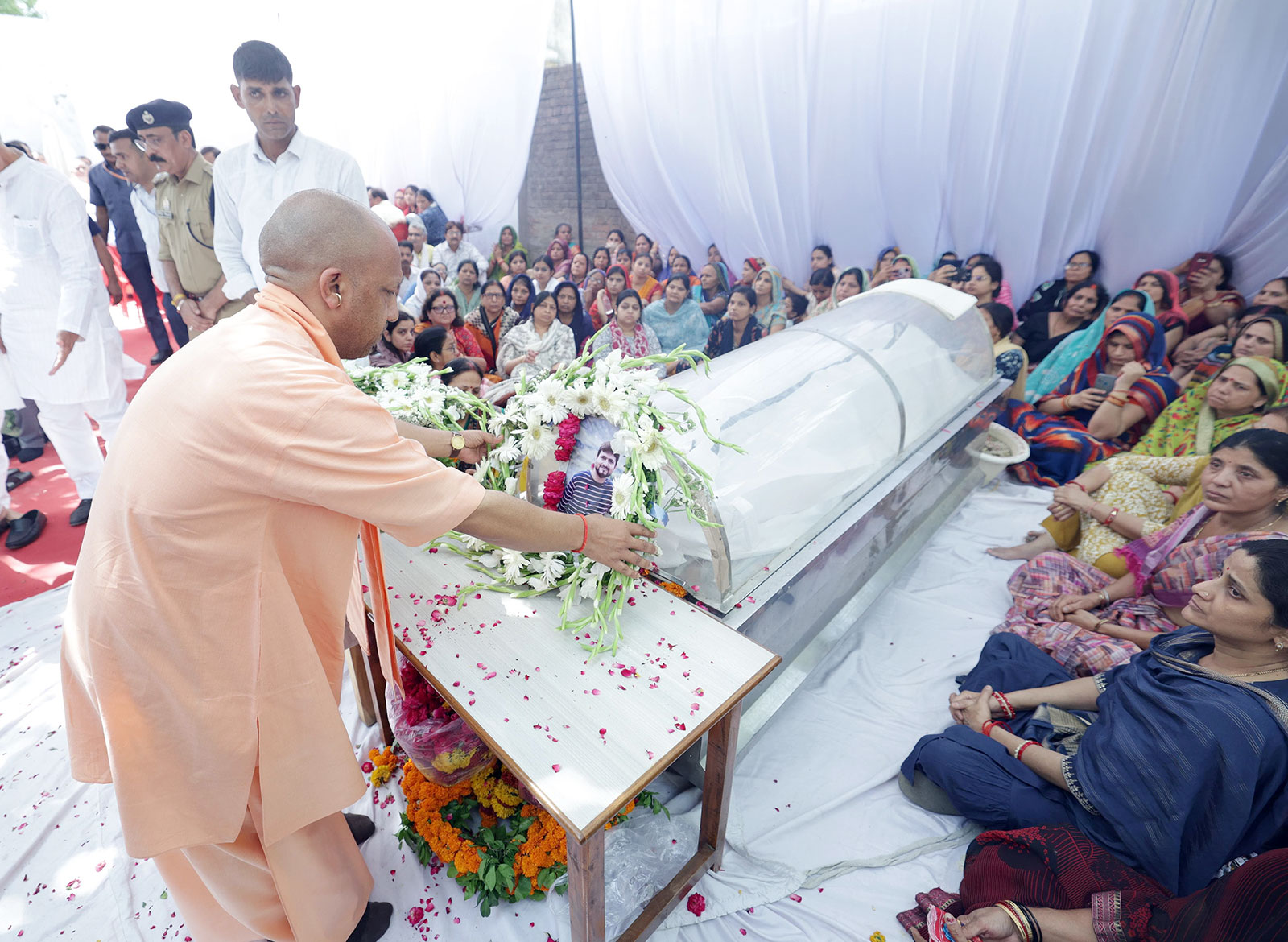 Tribute paid : मुख्यमंत्री जी ने जम्मू-कश्मीर के पहलगाम में एक कायरतापूर्ण आतंकी हमले में असमय दिवंगत हुए श्रद्धांजलि अर्पित की ?