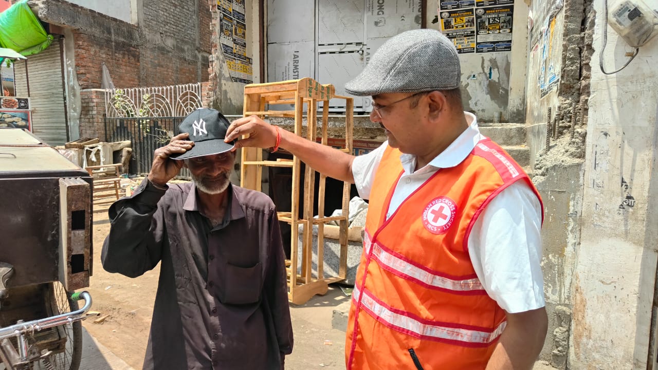 Hat provided : धूप से बचाव हेतु टोपी प्रदान की गई ?