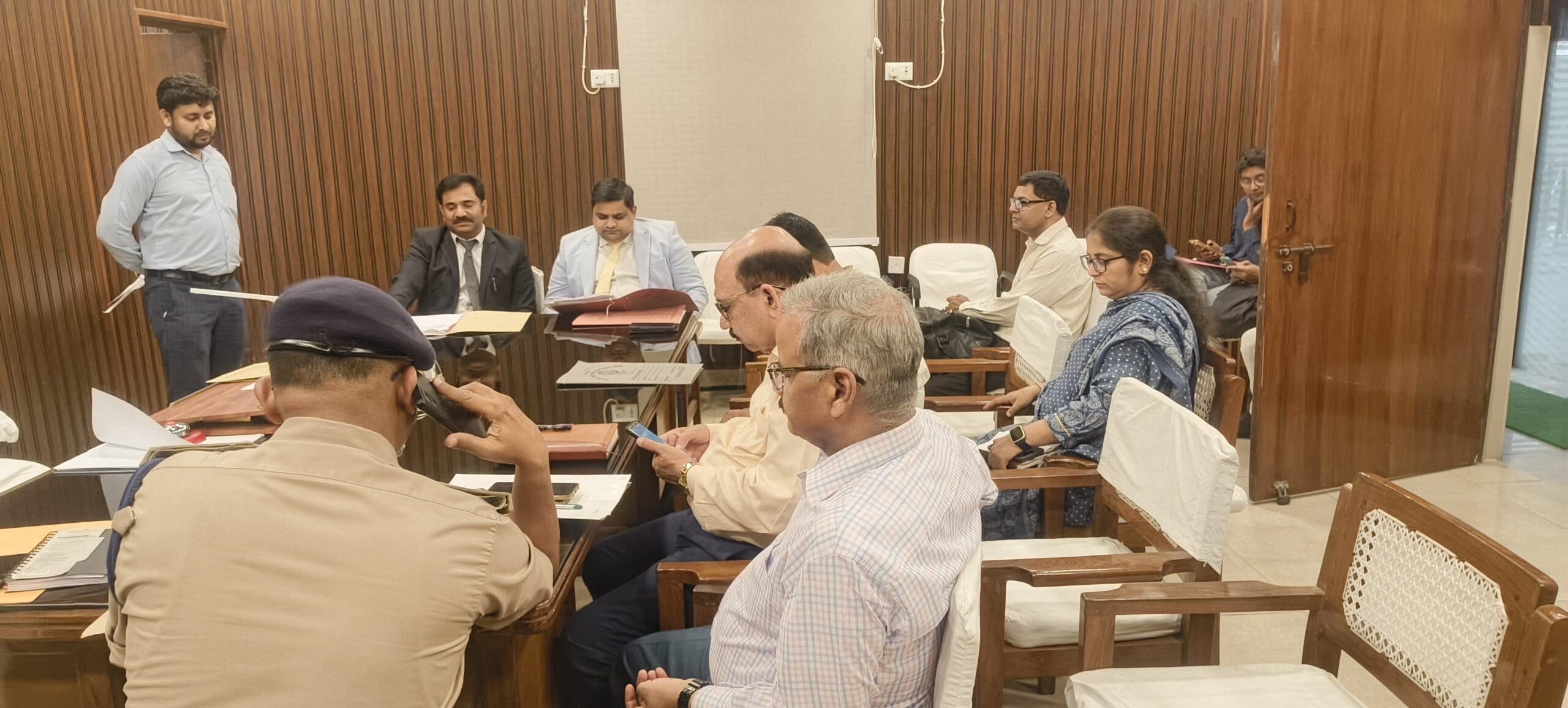 Review meeting : राष्ट्रीय लोक अदालत को सफल बनाये जाने हेतु प्रशासनिक अधिकारयों के साथ समीक्षा बैठक ?