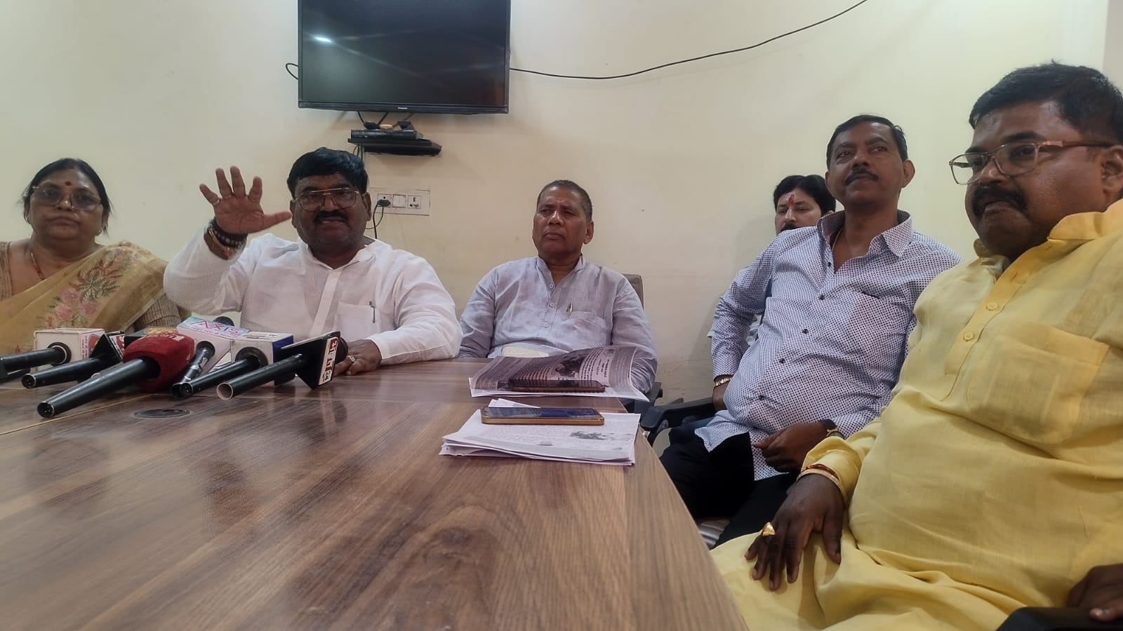 Meet the media : भारतीय जनता पार्टी कार्यालय में भाजपा जिला अध्यक्ष मुखलाल पाल, खागा विधायक कृष्णा पासवान, अयाह शाह विधायक विकास गुप्ता, जहानाबाद विधायक राजेंद्र पटेल मीडिया से रूबरू ?