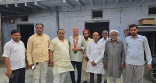 The District President welcomed him : वरिष्ठ कांग्रेसी हरिदत्त शर्मा का कांग्रेस जिलाध्यक्ष ने किया स्वागत ?