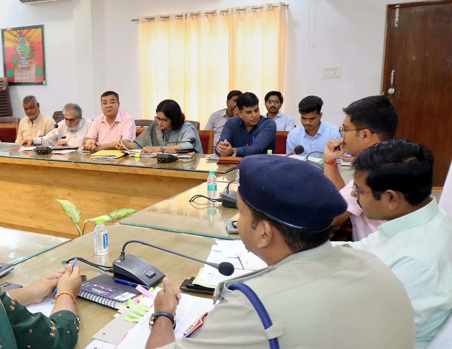 The meeting was concluded : जिलाधिकारी की अध्यक्षता में जिला सड़क सुरक्षा समिति की बैठक हुई संपन्न ?