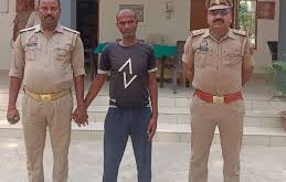The accused handed over to the police : पांच वर्षीय मासूम के साथ अश्लील हरकत आरोपी पुलिस के हवाले ?