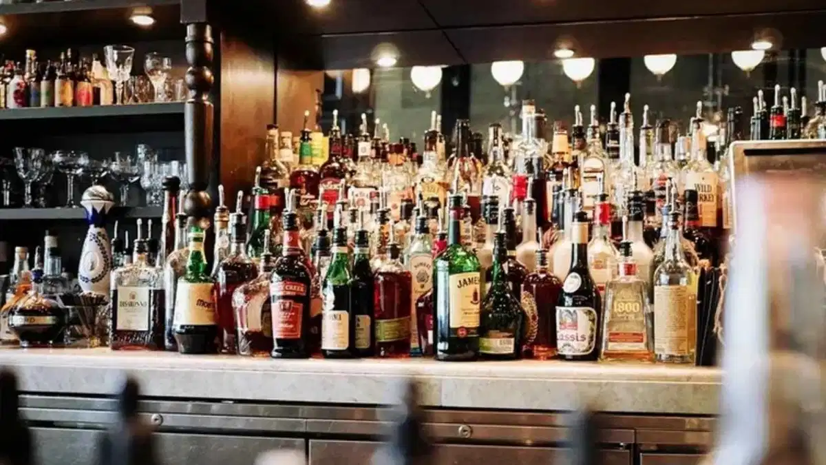 Liquor worth 52 thousand crores : एक साल में यूपी वाले गटक गए 52 हजार करोड़ की शराब ?