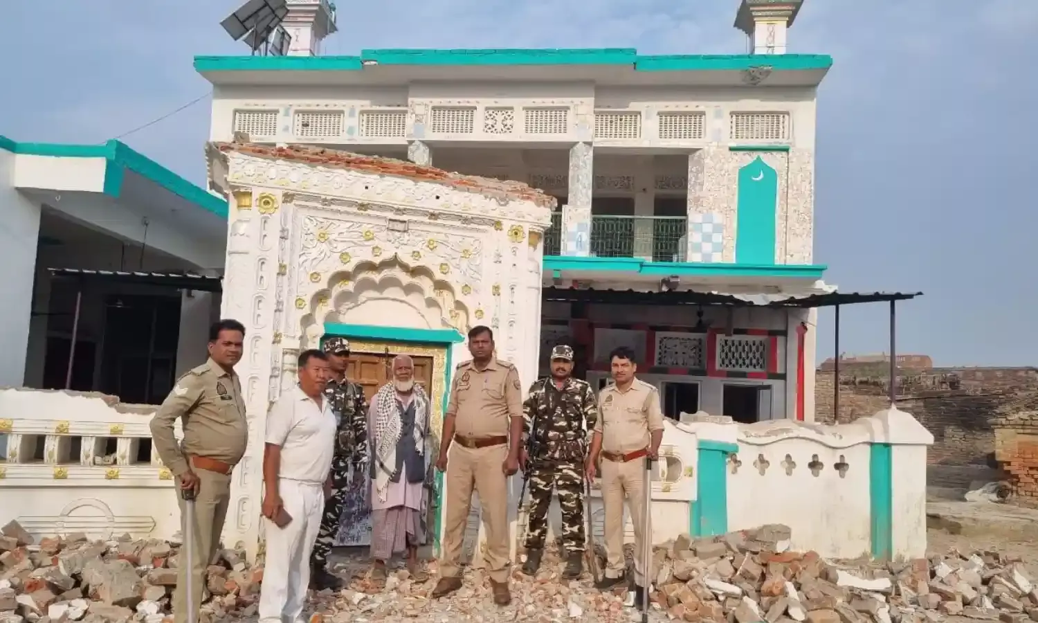 Action continues : नेपाल सीमा से सटे जिलों में अवैध कब्जों के खिलाफ ताबड़तोड़ कार्रवाई जारी ?
