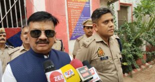 Jaunpur jila Adhikari:डा0 दिनेश चन्द्र और पुलिस अधीक्षक डा0 कौस्तुभ के द्वारा जिला कारागार का औचक निरीक्षण किया गया।