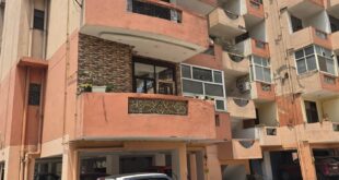 Pots from balconies : एडीएम के आदेश ठेंगे पर, नहीं हटे बालकनियों से गमले ?