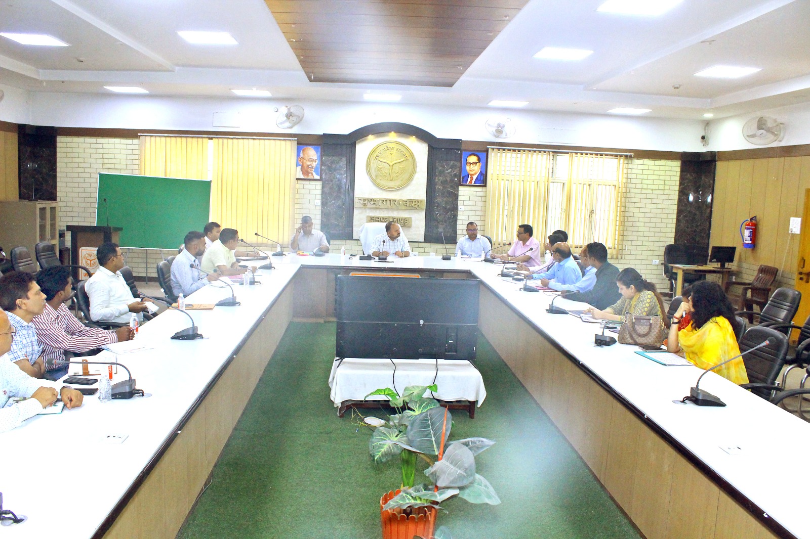 Committee meeting : जिलाधिकारी श्री अभिषेक पाण्डेय की अध्यक्षता में हुई डिस्ट्रिक्ट कोआपरेटिव डेवलपमेन्ट कमेटी की बैठक ?
