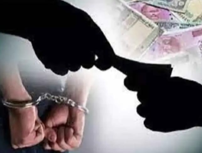 Arrested for taking bribe : स्वास्थ्य विभाग का बाबू 10 हजार की रिश्वत लेते अरेस्ट ?