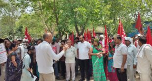 Notice given : ट्रेड यूनियनों ने डीएम कार्यालय पर प्रदर्शन कर केंद्र व प्रदेश सरकार को हड़ताल करने का फिर दिया नोटिस ?