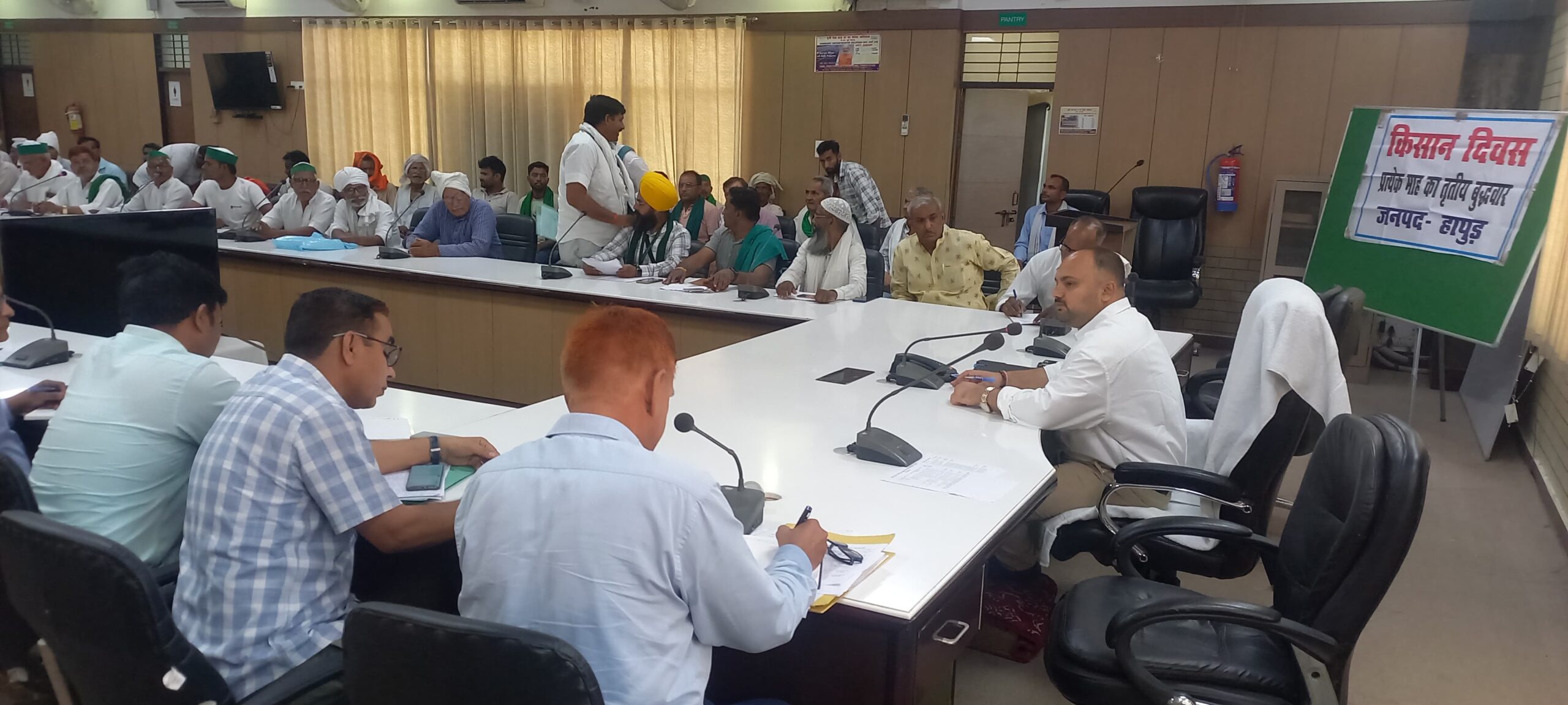 Celebration of Farmer's Day : जिलाधिकारी श्री अभिषेक पाण्डेय की अध्यक्षता में कलेक्ट्रेट सभागार में किसान दिवस का आयोजन ?