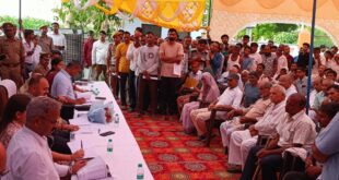 Listened to the problems of the villagers : जिलाधिकारी के द्वारा आज विकासखंड हापुड़ के ग्राम महमूदपुर में जन चौपाल लगाकर सुनी ग्रामीणों की समस्या ?