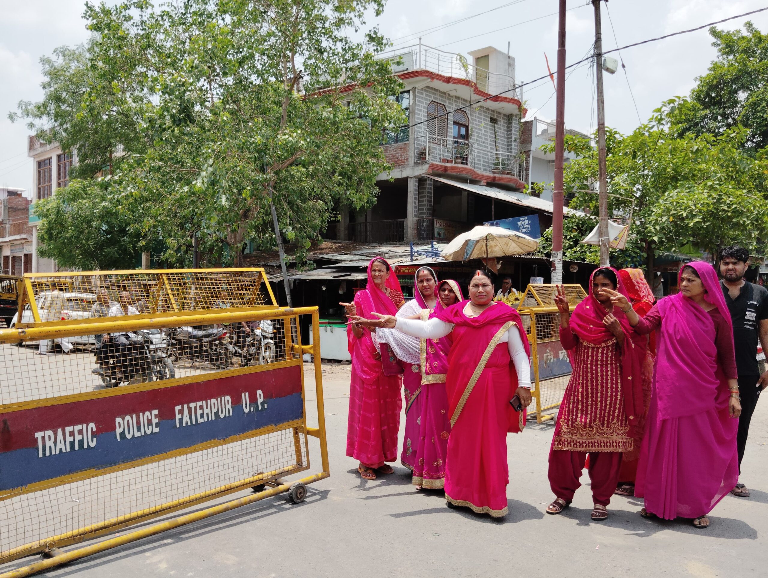 Entry restricted : बहुआ गाजीपुर रोड में प्रशासन ने भारी वाहनों का प्रवेश किया प्रतिबंधित ?