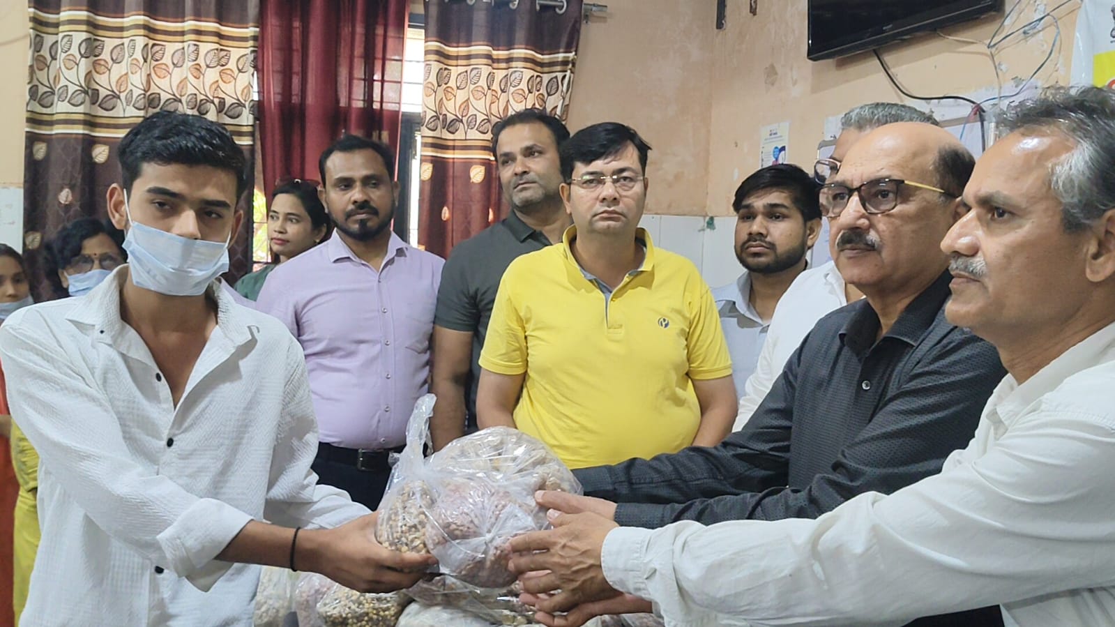 Nutrition Potli : शालोम चेरिटेबल ट्रस्ट ने टीबी मुक्त भारत अभियान के तहत 72 क्षय रोगियों को उपलब्ध कराई पोषण पोटली ?