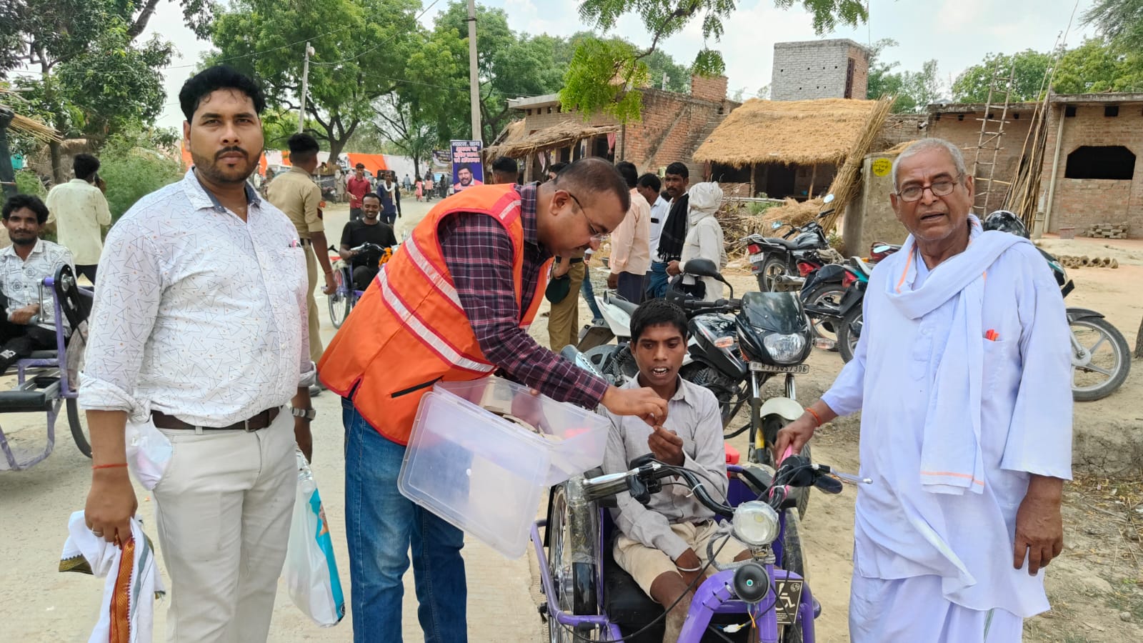 Drug provided : डॉ अनुराग श्रीवास्तव द्वारा आए हुए सभी 1355 दिव्यांगजनों व वृद्धजनों को लू के प्रकोप को कम करने में सहायक औषधि प्रदान ?