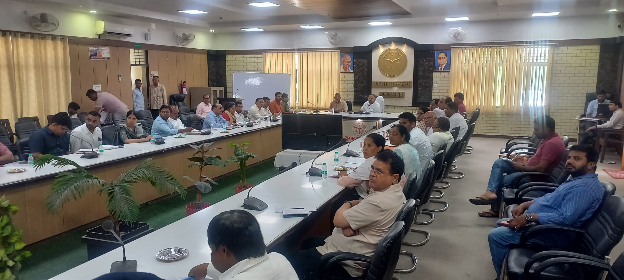 Flood Steering Committee : श्री अभिषेक पांडेय ने बाढ़ से बचाव के लिये जनपद स्तरीय बाढ़ स्टीयरिंग कमेटी की समीक्षा बैठक ?