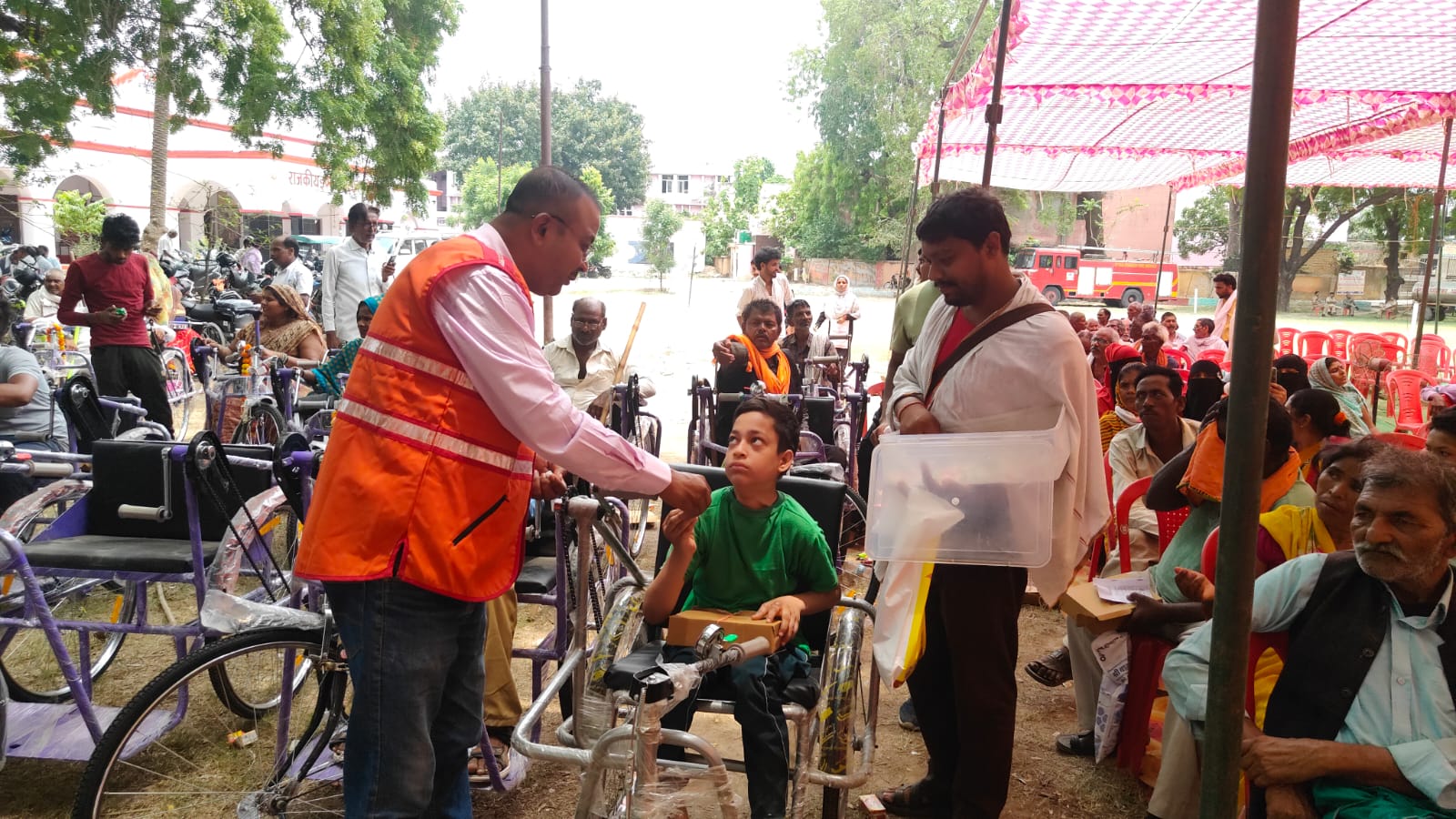 Provided the medicine : डॉ अनुराग श्रीवास्तव द्वारा आए हुए सभी 233 दिव्यांगजनों व वृद्धजनों को लू के प्रकोप को कम करने औषधि प्रदान की ?