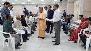 Listen to the problems : मुख्यमंत्री ने रविवार को किया जनता दर्शन प्रदेश भर से आये लोगों की सुनीं समस्याएं ?