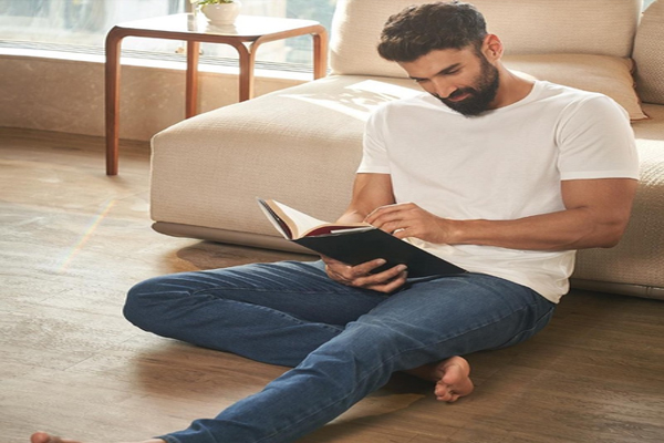 Aditya Roy Kapur : सिर्फ टच में रहना काफी नहीं, दिल से जुड़ना भी रिश्ते में जरूरी ?