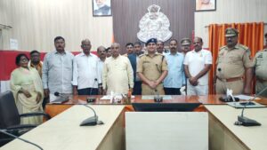 Shriman police adhikshakJaunpur निर्देशन में अपर पुलिस अधीक्षक नगर जौनपुर द्वारा अधिवर्षता आयु पूर्ण कर सेवानिवृत्त होने वाले 09 पुलिस कर्मियों को अंगवस्त्र व स्मृति चिन्ह प्रदान कर उज्ज्वल भविष्य की कामना करते हुए भावभीनी विदाई दी गई