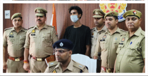 Lron handcuffs recovered: लोहे की हथकड़ी हुई बरामद घेराबंदी के दौरान गिरफ्तार एक देशी तमंचा?