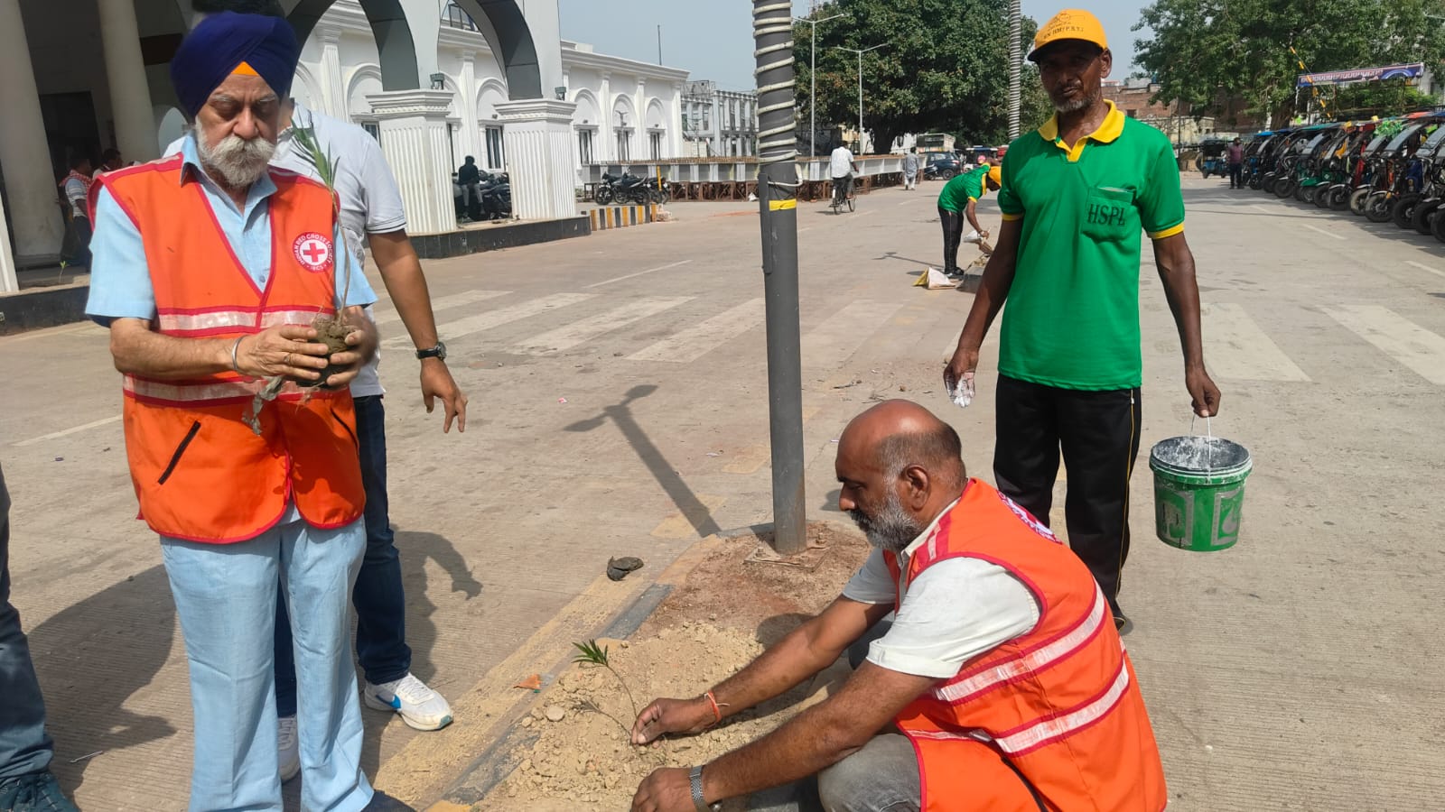 Large plantation : डॉ अनुराग श्रीवास्तव चेयरमैन इंडियन रेडक्रास सोसाइटी के सहयोग से वृहद वृक्षारोपण कार्यक्रम आयोजित ?