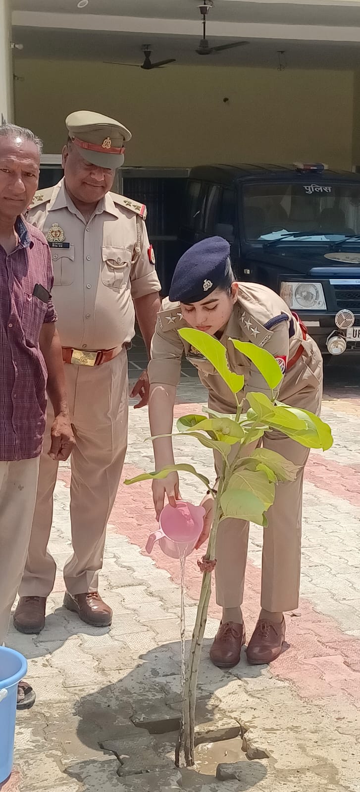 Planted plants : अभियान में पुलिस क्षेत्राधिकारी फुगाना ऋषिका सिंह ने ऑफिस परिसर में लगाए पौधे ?