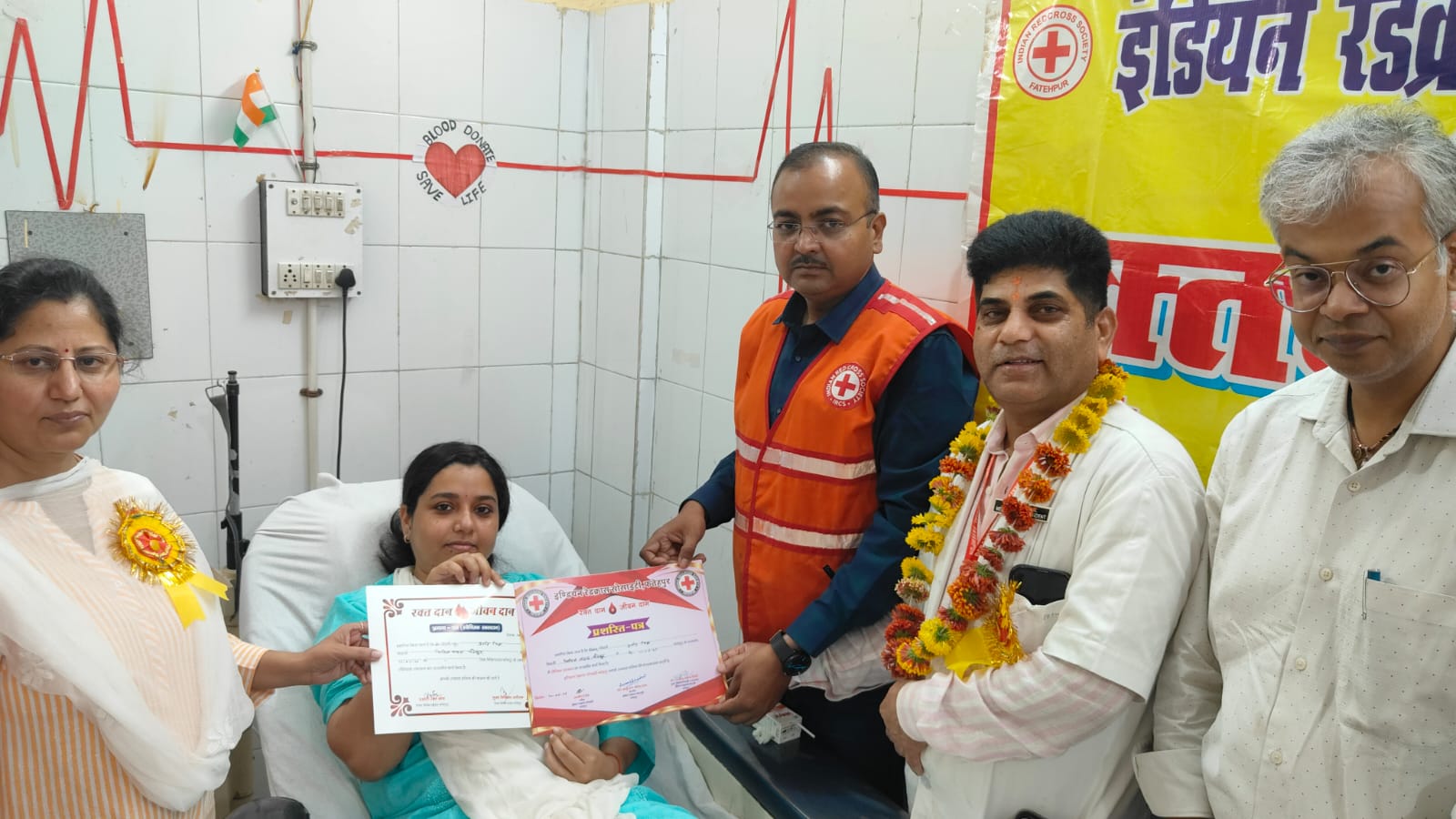 Blood Donation Camp : डॉ अनुराग श्रीवास्तव के नेतृत्व में रक्तदान शिविर का आयोजन जिला अस्पताल रक्तकेंद्र में किया ?