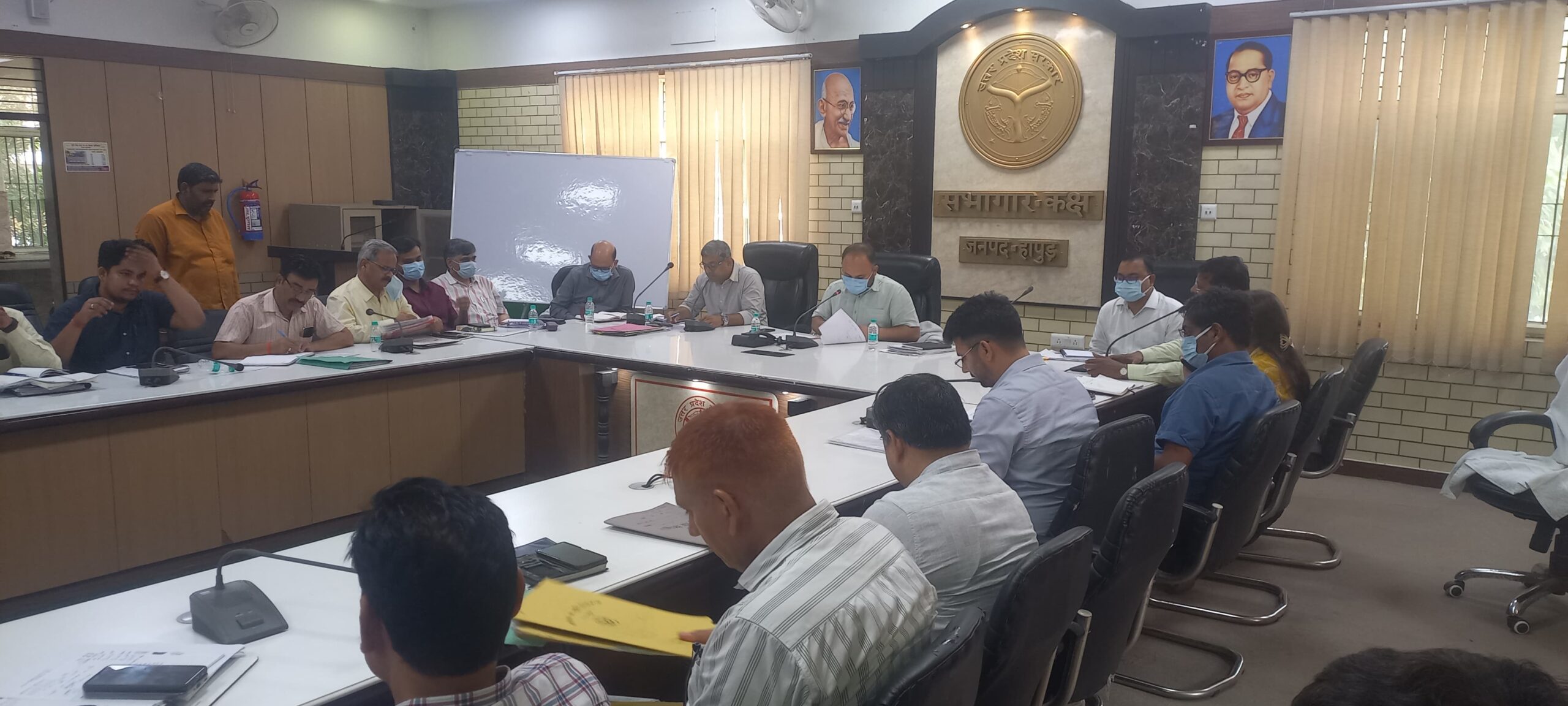 CM Dashboard Meeting : जिलाधिकारी की अध्यक्षता में हुई सीएम डैशबोर्ड की समीक्षा बैठक ?