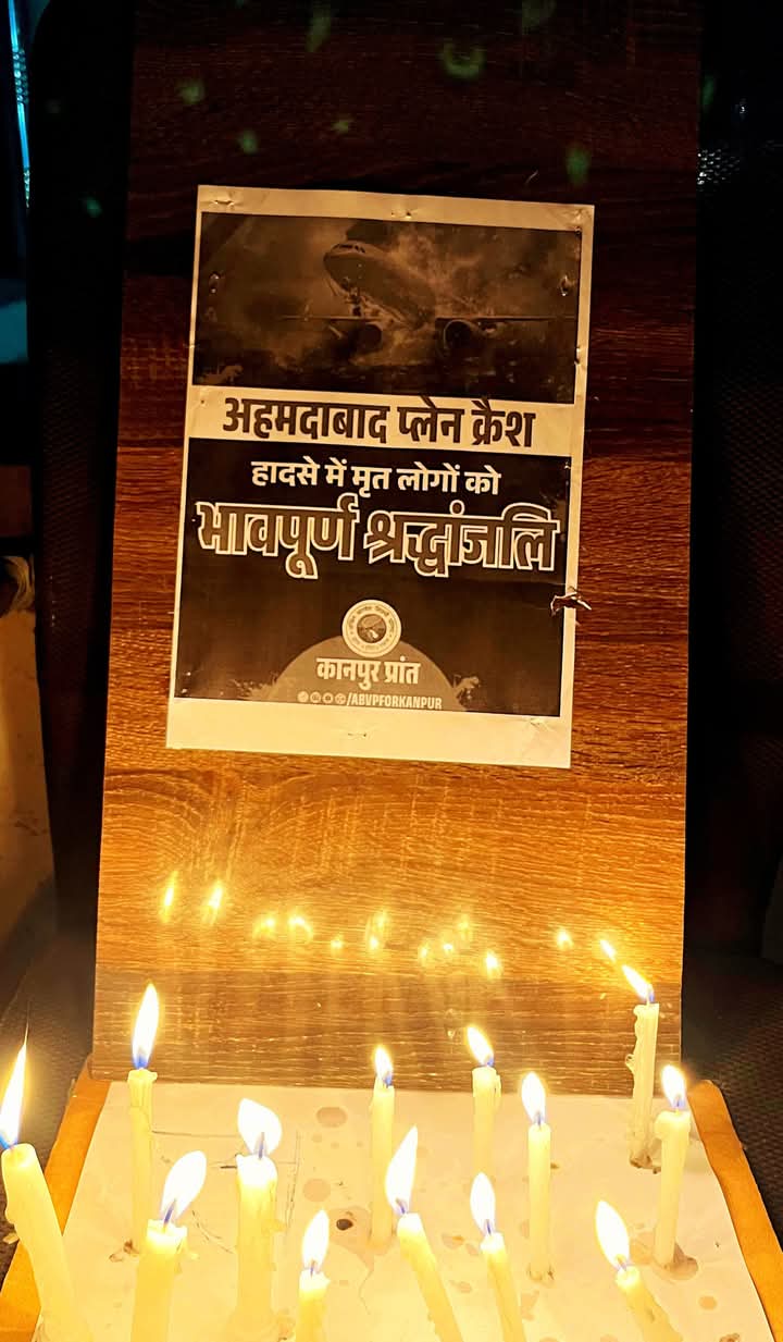 Tributes were paid : हवाई दुर्घटना का शिकार हुए लोगों को श्रद्धांजलि अर्पित की गई ?
