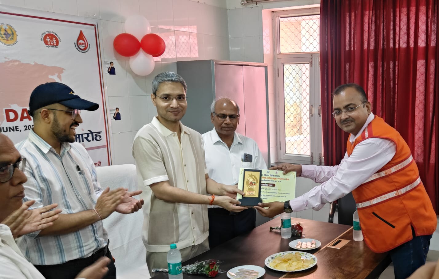 Blood Donation Camp : डॉ अनुराग श्रीवास्तव के नेतृत्व में प्रत्येक माह जिला अस्पताल रक्तकेन्द्र में रक्तदान शिविर आयोजित किये ?