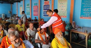 Worship and Honor Ceremony : डॉ अनुराग श्रीवास्तव द्वारा मवइया स्थित समाजकल्याण विभाग द्वारा संचालित वृद्धाश्रम में सभी वृद्धजनों का पूजन व सम्मान कार्यक्रम ?