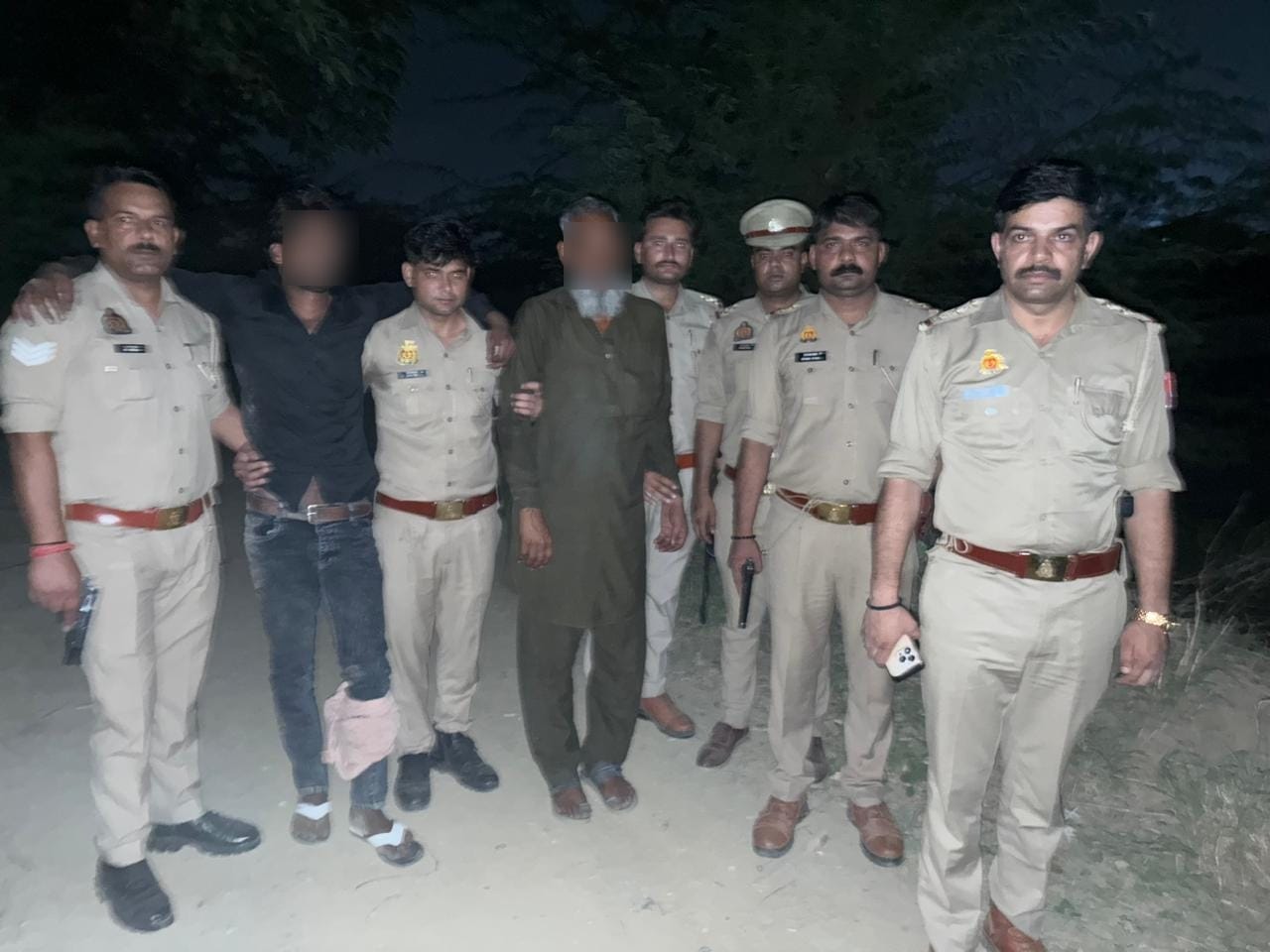 Hafizpur Police Station : हापुड़ के थाना हाफिजपुर पुलिस बल के साथकी चेकिंग के दौरान बदमाशों से हुई मुठभेड़ बदमाश गिरफ्तार ?