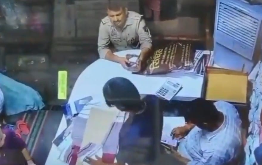 Suffer under suspension : मेरठ ट्रैफिक पुलिस में तैनात दरोगा को जरासी गलती का खामियाजा निलंबित होकर भगतना पड़ा ?