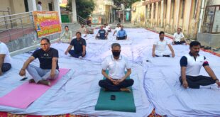 District Judge : योग, मन, शरीर, और आत्मा की एकता को सक्षम बनाता है ?